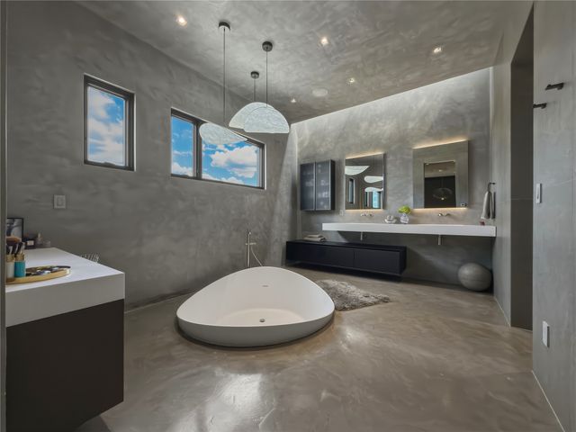 871 Camino Francisca, Santa Fe, NM 87506