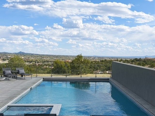 871 Camino Francisca, Santa Fe, NM 87506