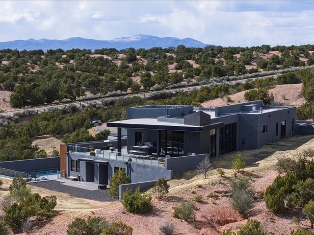 871 Camino Francisca, Santa Fe, NM 87506