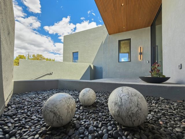 871 Camino Francisca, Santa Fe, NM 87506