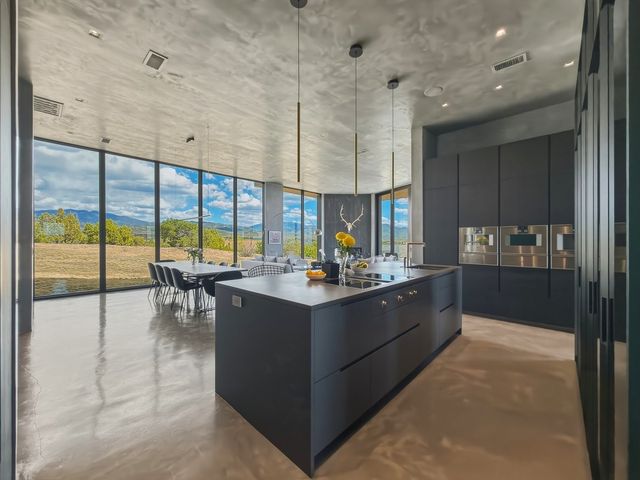 871 Camino Francisca, Santa Fe, NM 87506