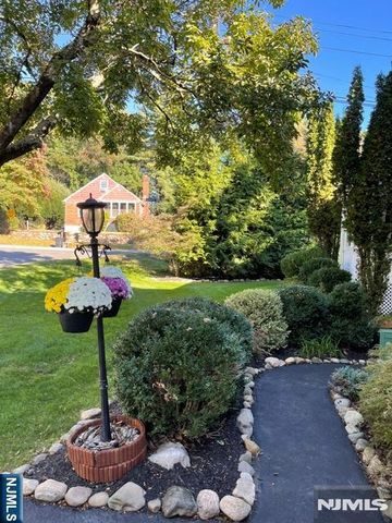 20 Manson Place, Hillsdale, NJ 07642
