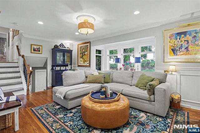 20 Manson Place, Hillsdale, NJ 07642