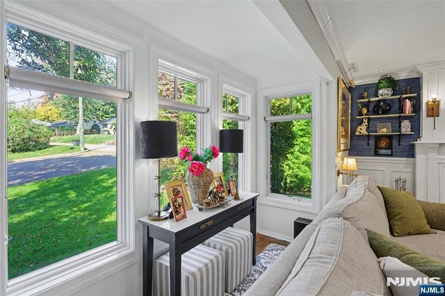 20 Manson Place, Hillsdale, NJ 07642