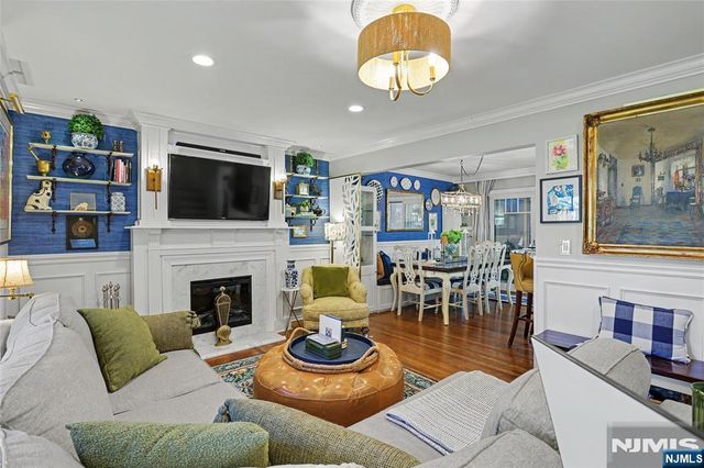 20 Manson Place, Hillsdale, NJ 07642