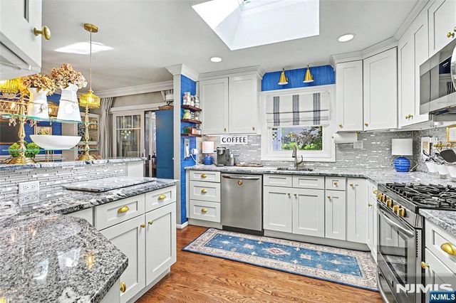 20 Manson Place, Hillsdale, NJ 07642