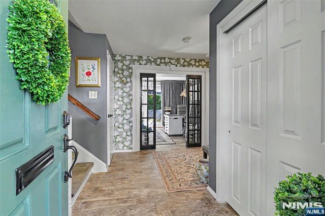 20 Manson Place, Hillsdale, NJ 07642
