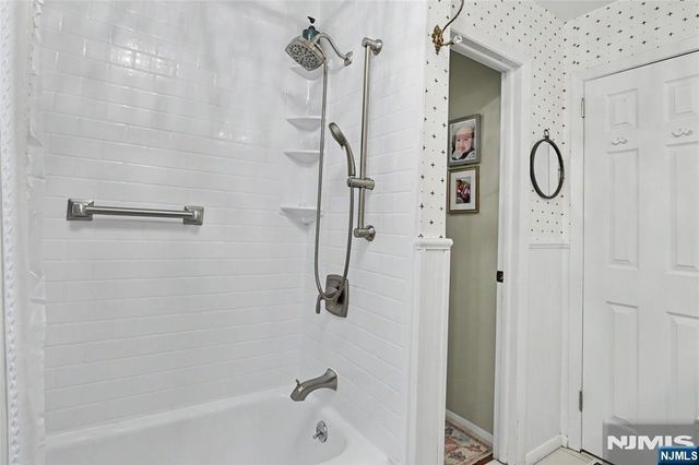 20 Manson Place, Hillsdale, NJ 07642