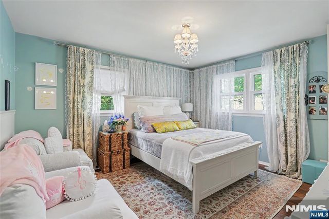 20 Manson Place, Hillsdale, NJ 07642
