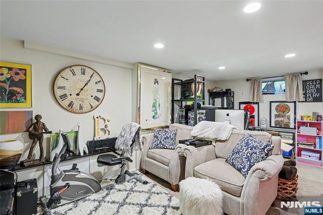 20 Manson Place, Hillsdale, NJ 07642