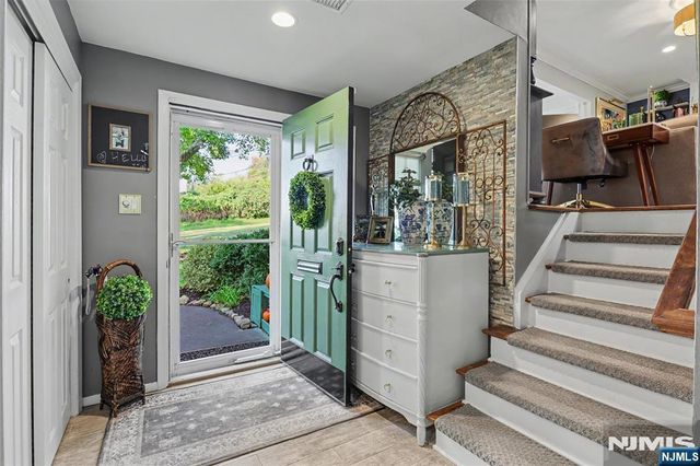 20 Manson Place, Hillsdale, NJ 07642