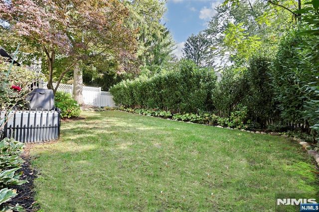20 Manson Place, Hillsdale, NJ 07642