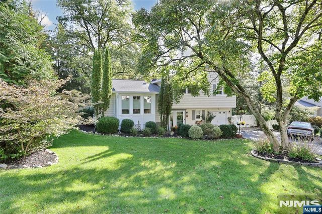 20 Manson Place, Hillsdale, NJ 07642