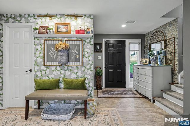 20 Manson Place, Hillsdale, NJ 07642
