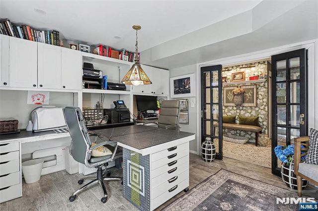 20 Manson Place, Hillsdale, NJ 07642