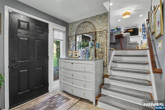 20 Manson Place, Hillsdale, NJ 07642