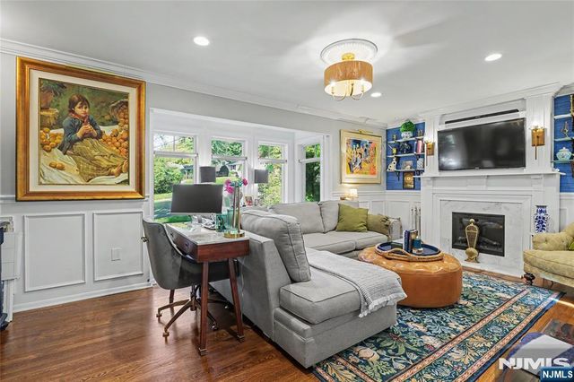 20 Manson Place, Hillsdale, NJ 07642