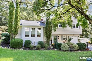 20 Manson Place, Hillsdale, NJ 07642