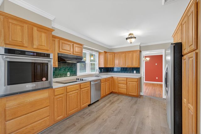 27 West Woodland Drive, Redding, CT 06896