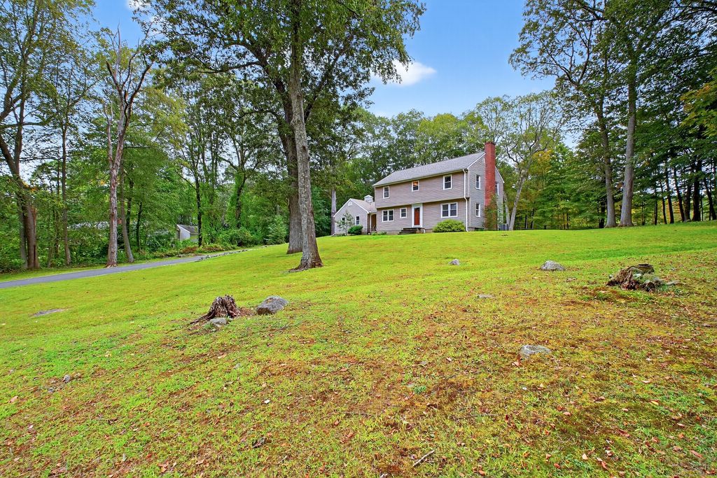 27 West Woodland Drive, Redding, CT 06896