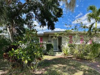 432 WOODLAWN AVENUE, Belleair, FL 33756
