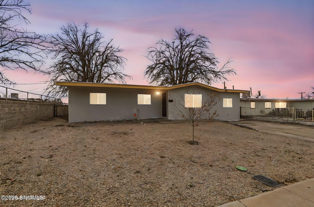 2316 Calle De Suenos, Las Cruces, NM 88001