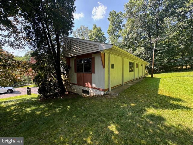 515 E SNYDER CORNER RD, Red Lion, PA 17356