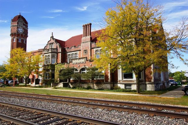 859 Greystone Drive 13, Chelsea, MI 48118