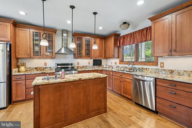 319 6TH AVE NE, Glen Burnie, MD 21060