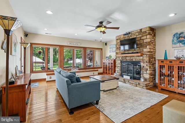 319 6TH AVE NE, Glen Burnie, MD 21060