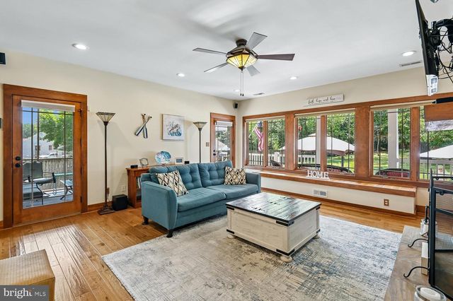319 6TH AVE NE, Glen Burnie, MD 21060