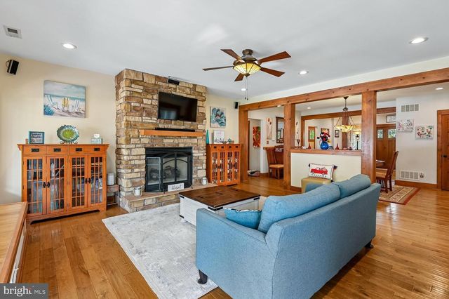 319 6TH AVE NE, Glen Burnie, MD 21060