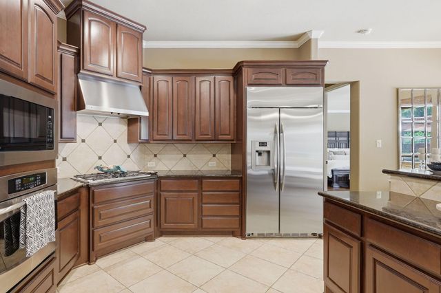 147 W Crystal Canyon Circle, The Woodlands, TX 77389