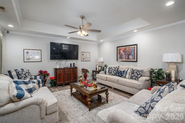 505 E Cloninger Street, Dallas, NC 28034