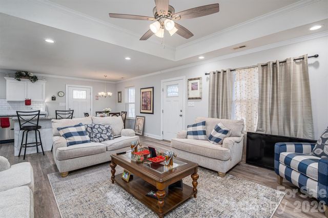 505 E Cloninger Street, Dallas, NC 28034