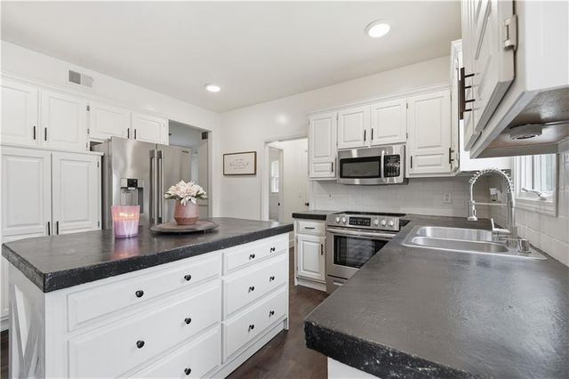 8004 W 144th Place, Overland Park, KS 66223