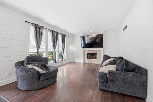 8004 W 144th Place, Overland Park, KS 66223
