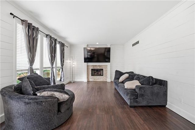 8004 W 144th Place, Overland Park, KS 66223