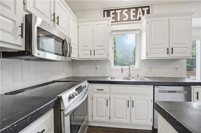 8004 W 144th Place, Overland Park, KS 66223