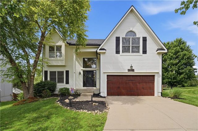 8004 W 144th Place, Overland Park, KS 66223