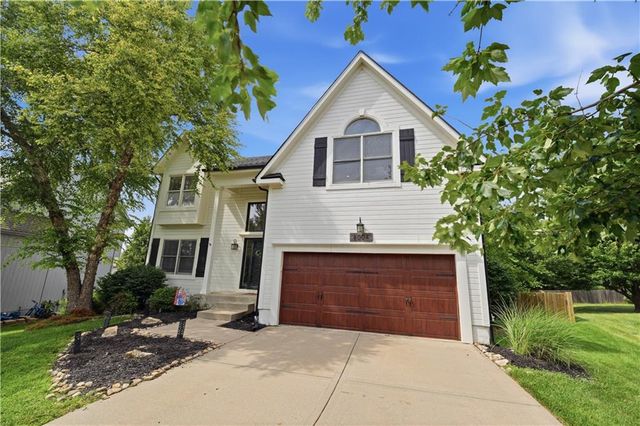 8004 W 144th Place, Overland Park, KS 66223