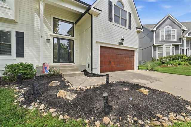 8004 W 144th Place, Overland Park, KS 66223