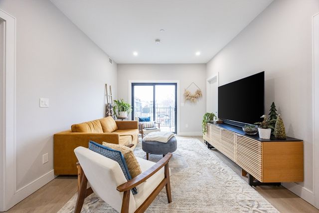 70 Shawsheen Road PH5, Boston, MA 02128