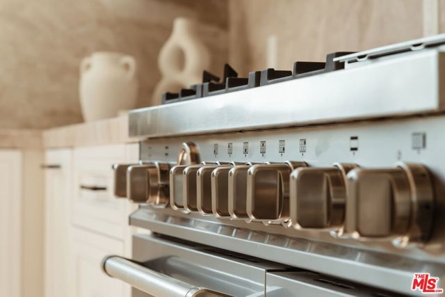 10725 Ashton Avenue 301, Los Angeles, CA 90024