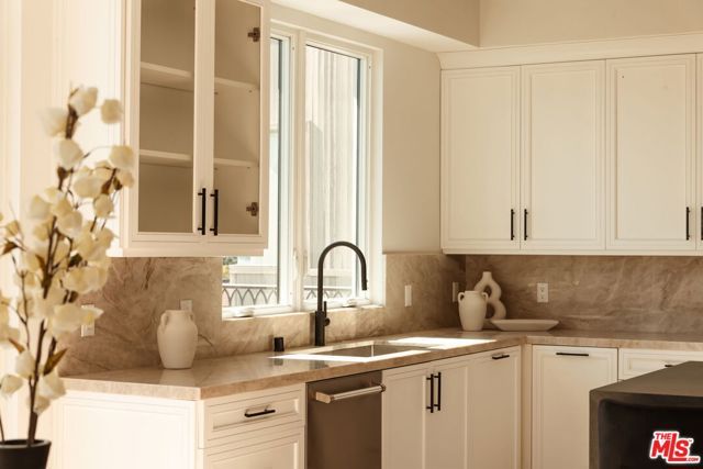 10725 Ashton Avenue 301, Los Angeles, CA 90024