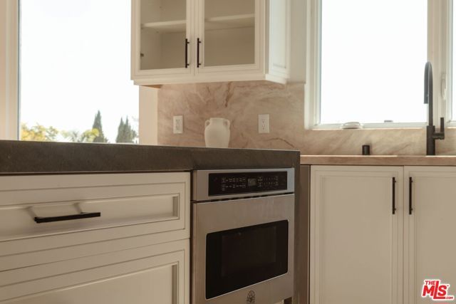 10725 Ashton Avenue 301, Los Angeles, CA 90024