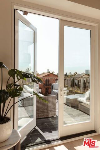 10725 Ashton Avenue 301, Los Angeles, CA 90024