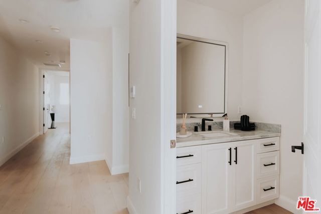 10725 Ashton Avenue 301, Los Angeles, CA 90024