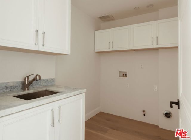 10725 Ashton Avenue 301, Los Angeles, CA 90024