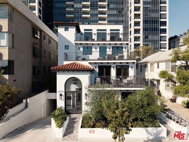 10725 Ashton Avenue 301, Los Angeles, CA 90024